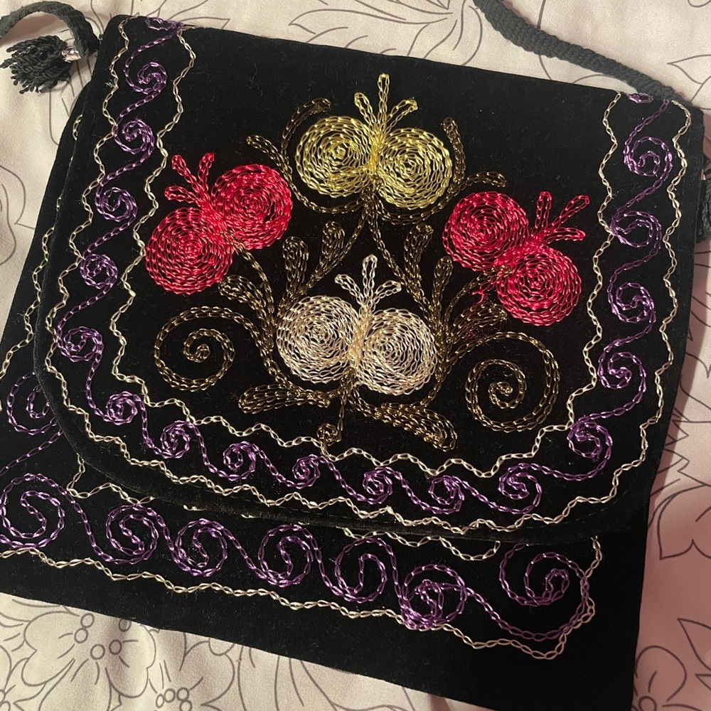 Uzbek suzani velvet bag with pomegranate embroidery